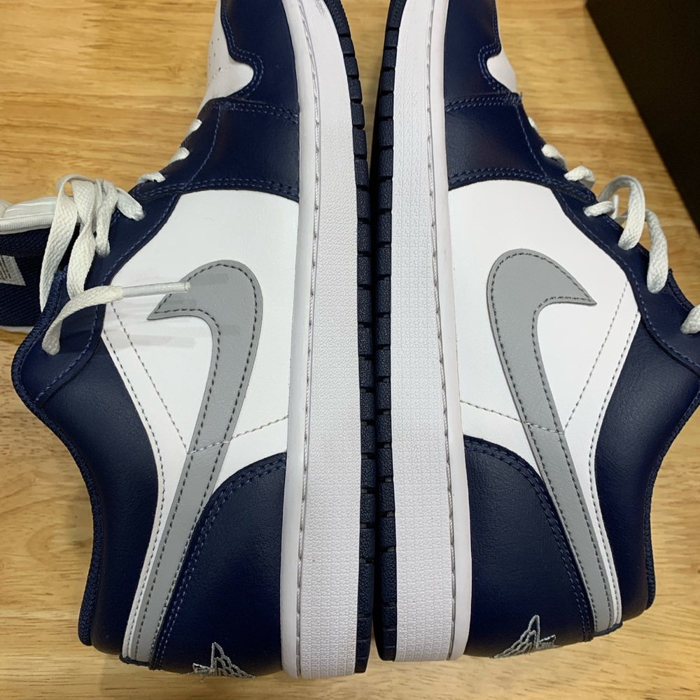 Nike Air Jordan 1 Low
White/Wolf Grey/Midnight Navy - Picture 3 of 11